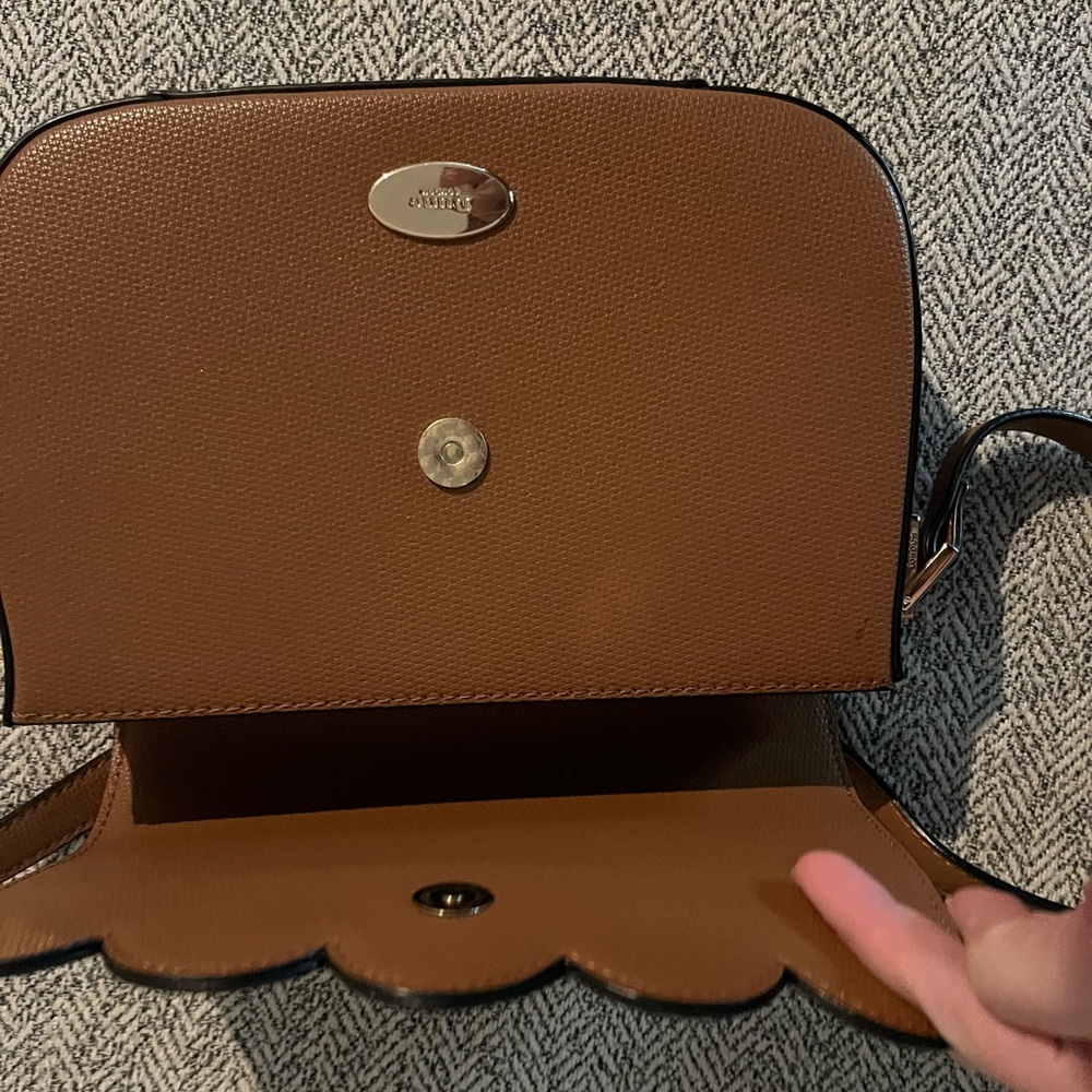 Brown scallop purse